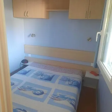 Kemp Mobil-home 2 Chambres 242 *